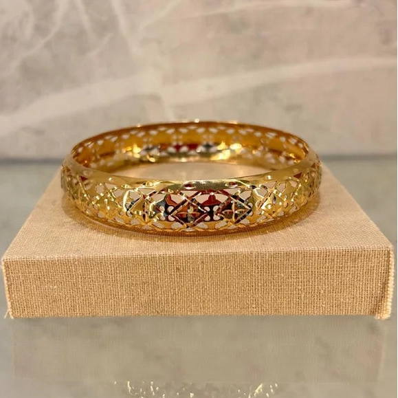 Pulsera rigida calada en oro de 18 kl