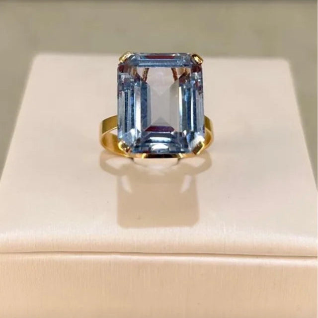 Anillo Oro 18 kl con Agua Marina