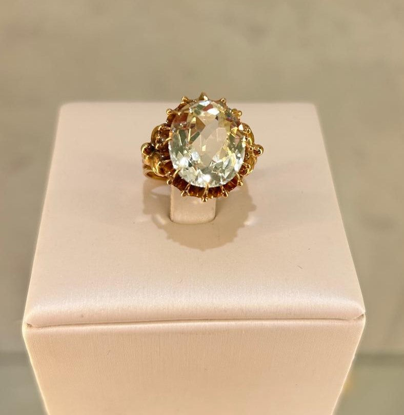 Anillo con piedra de Oro 18k
