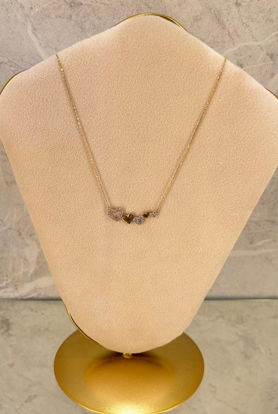 Gargantilla corazones oro 18k