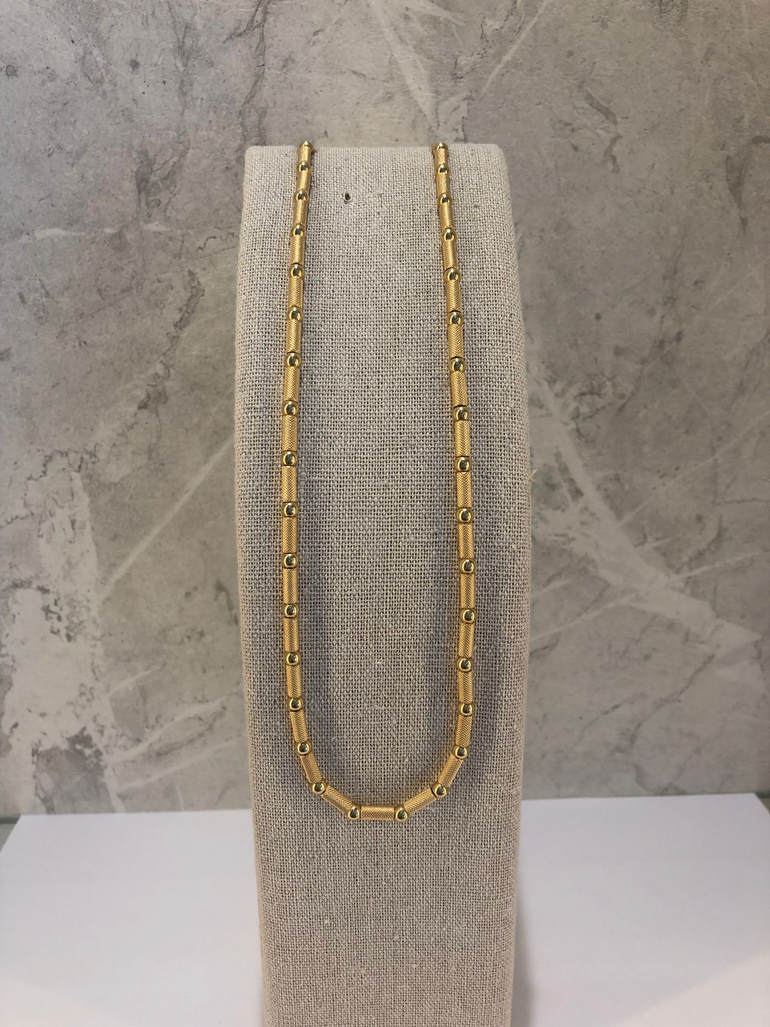 Collar bolitas en oro de 18 kl