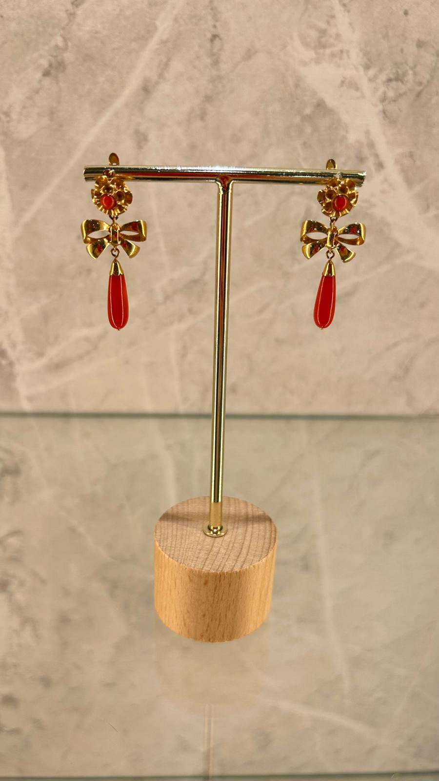 Aretes coral rojo oro 18k