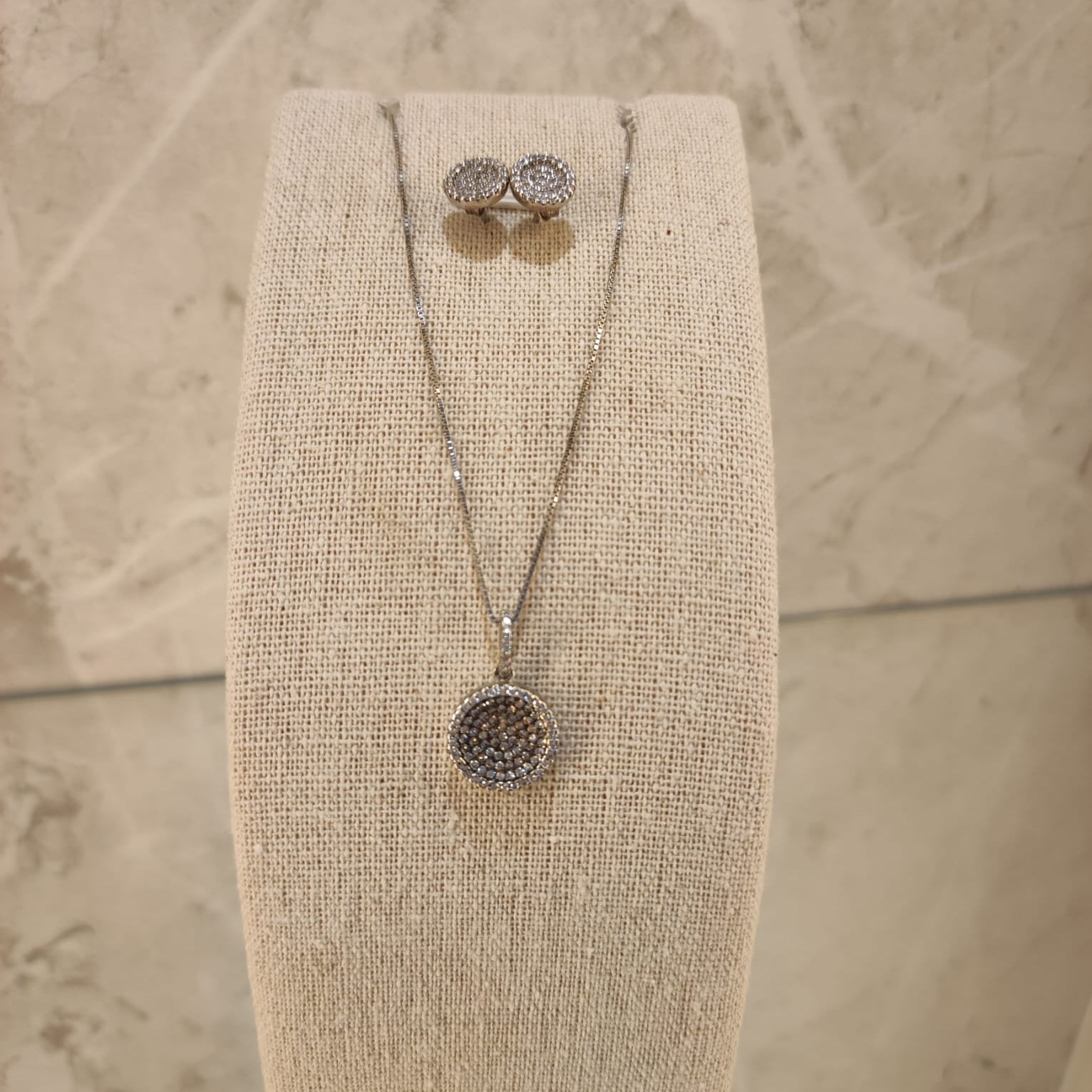 Colgante y pendientes en plata