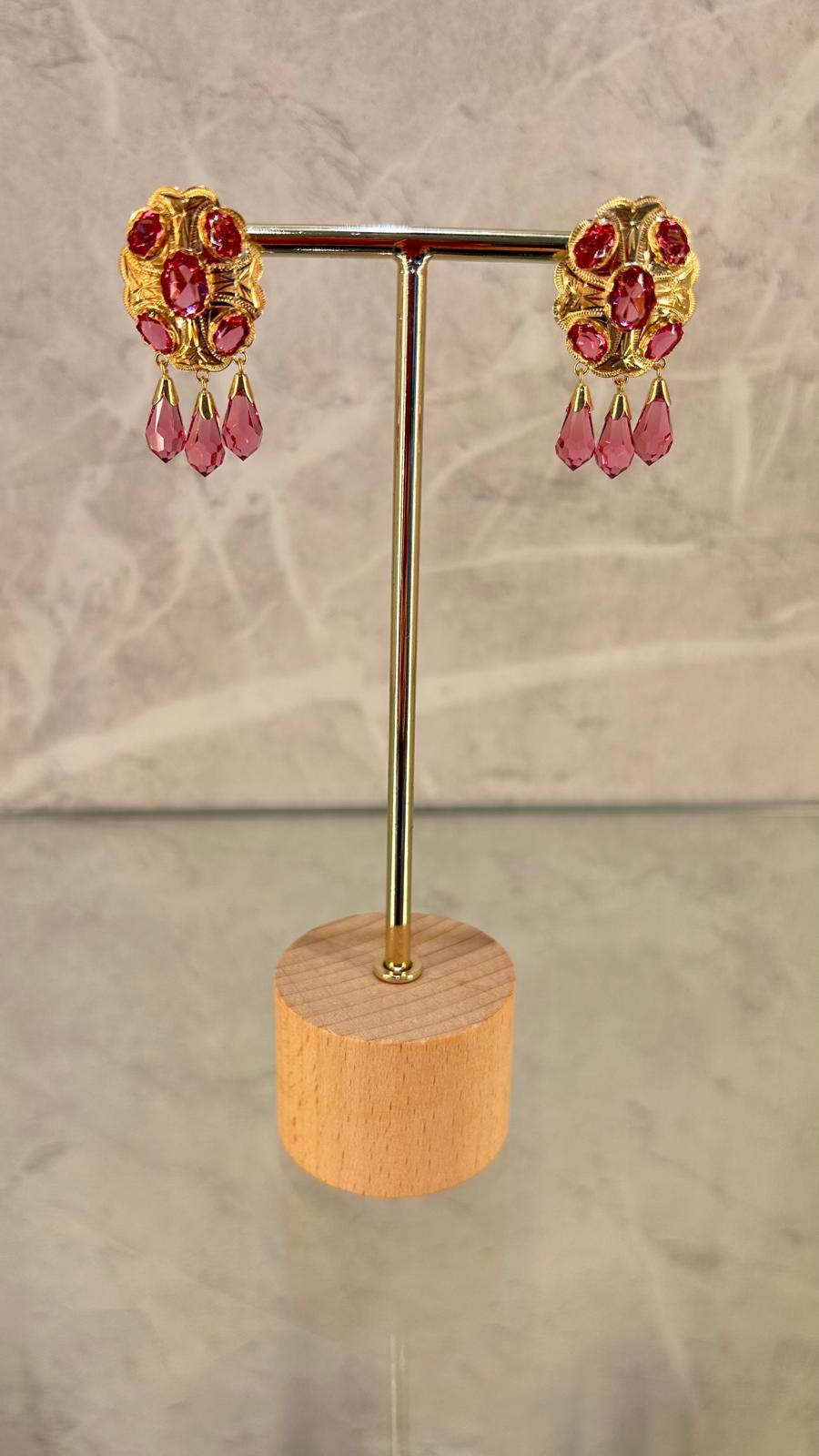 Pendientes con chupones de piedras rosas en oro de 18 kl