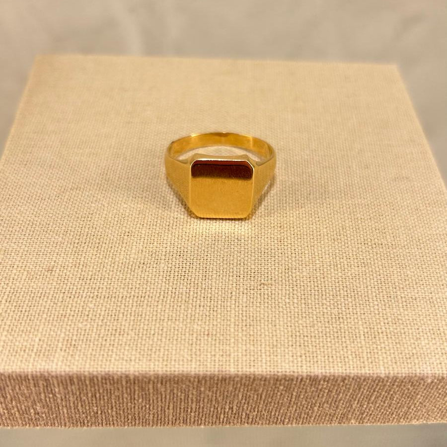 Anillo (sello) cuadrado de hombre en oro de 18 kl