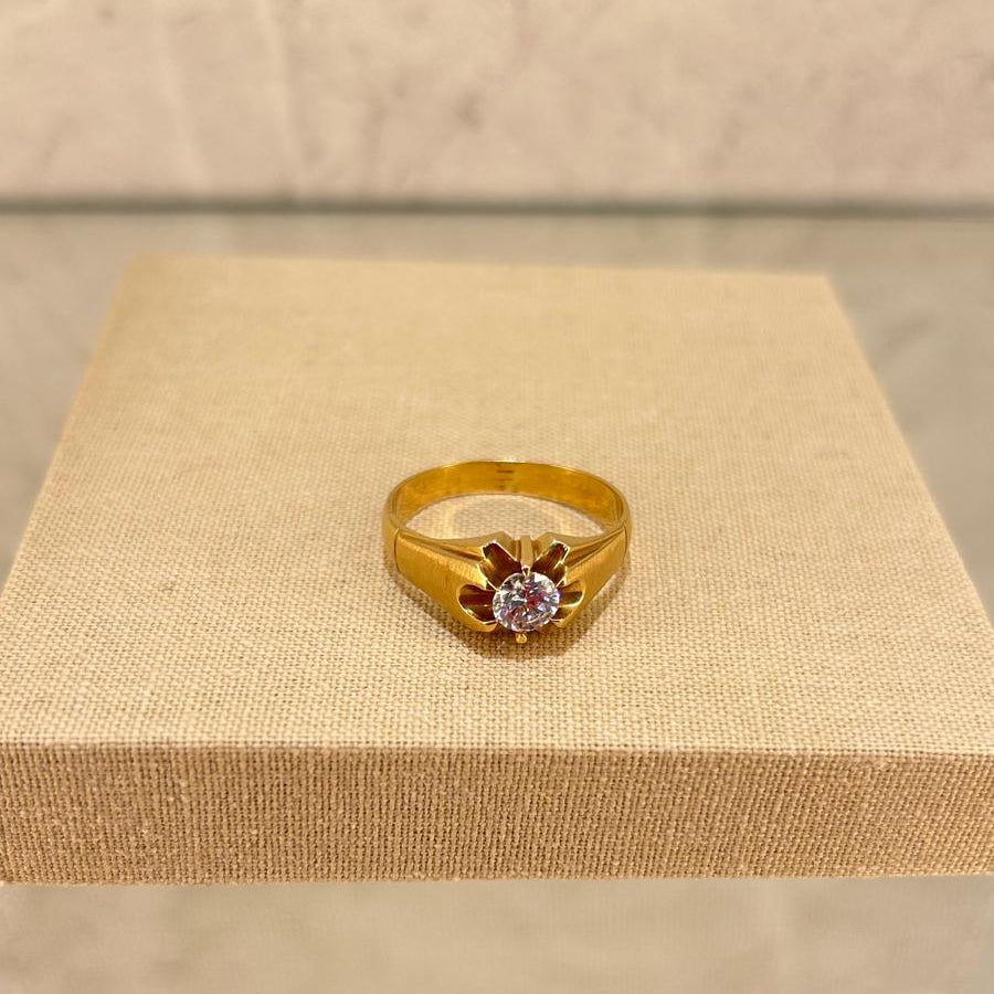 Anillo solitario en Oro 18k