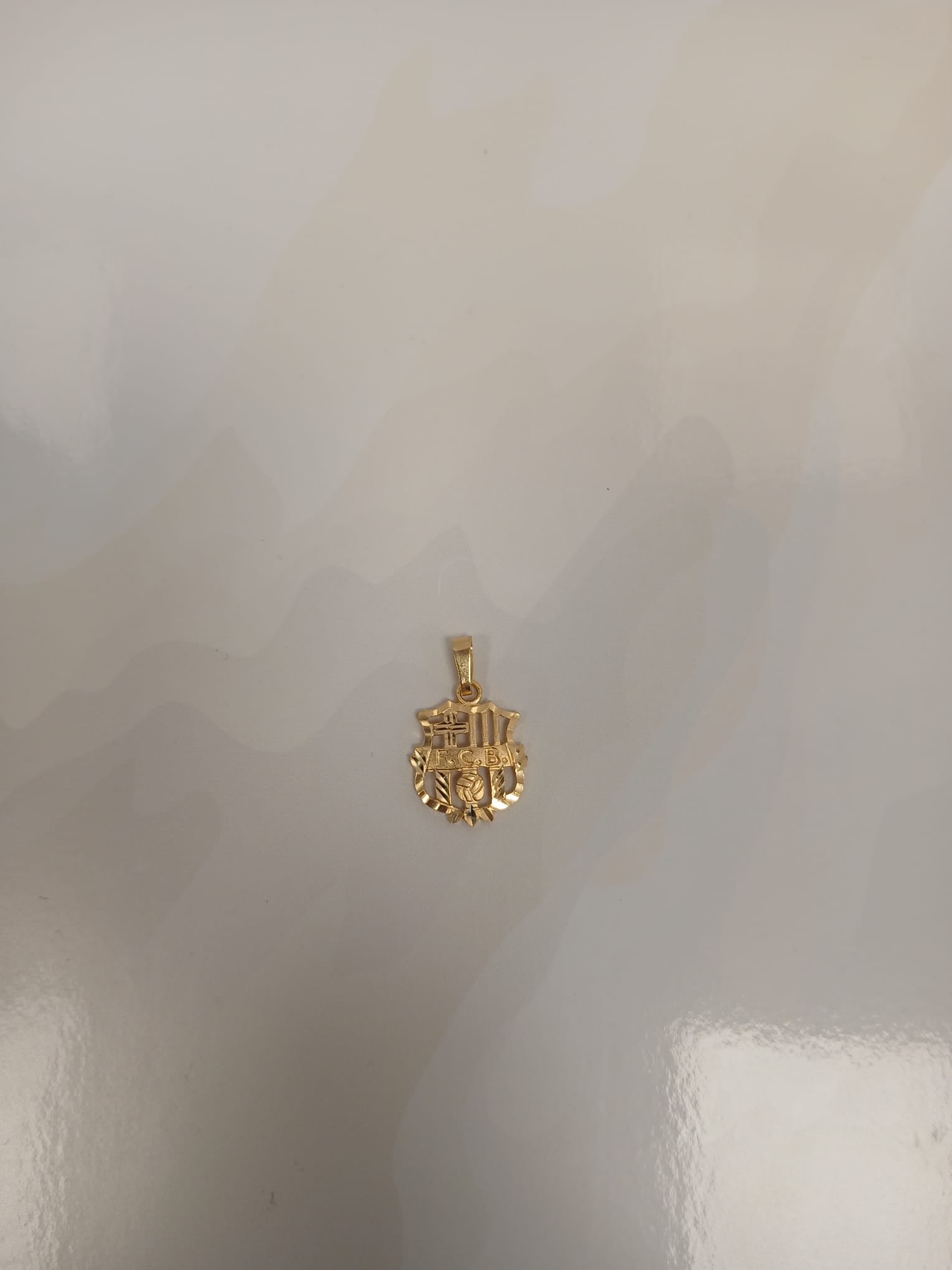 Dije Escudo en Oro 18kl