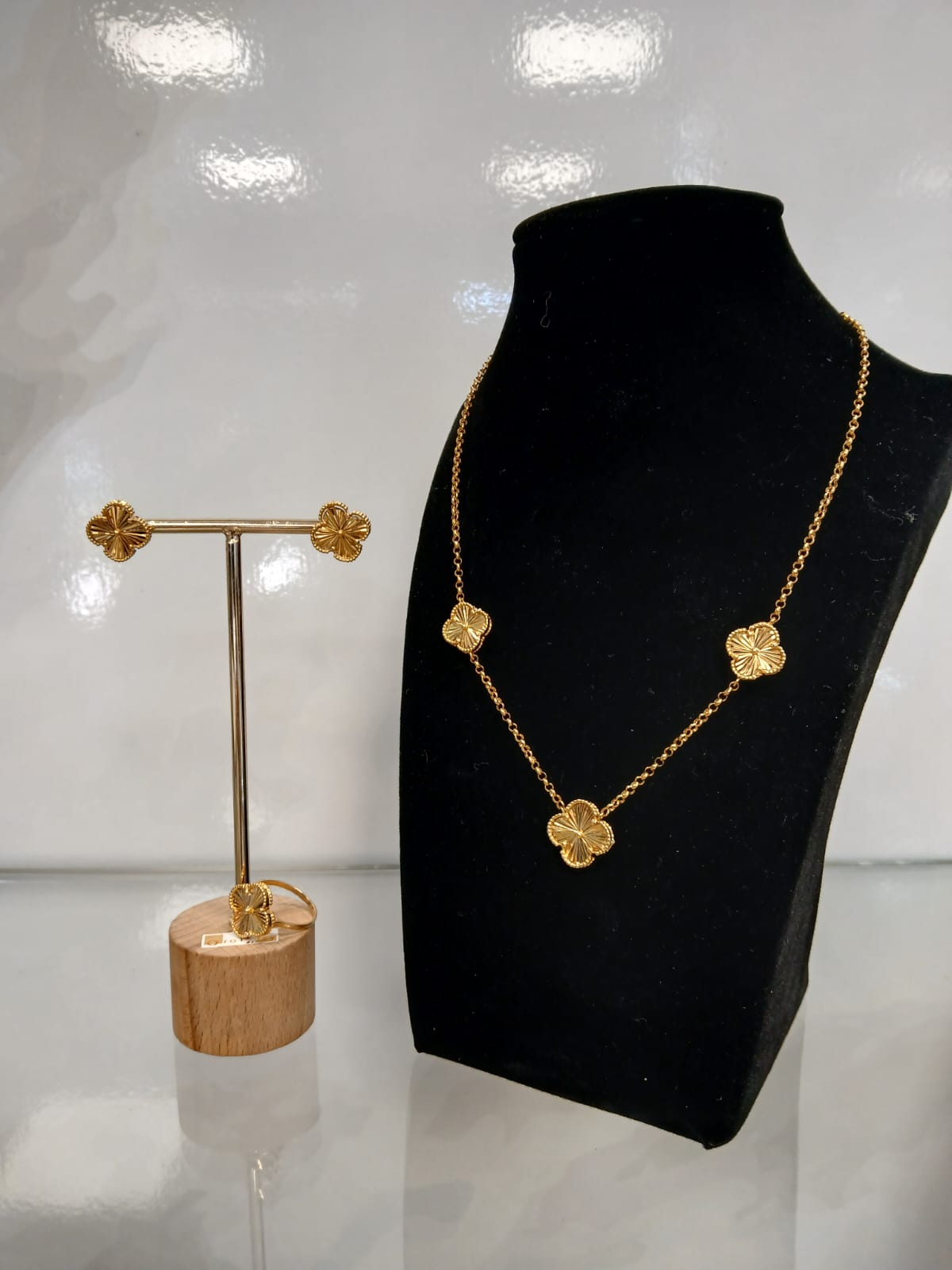 Conjunto estilo Van Cleef en Oro de 18kl