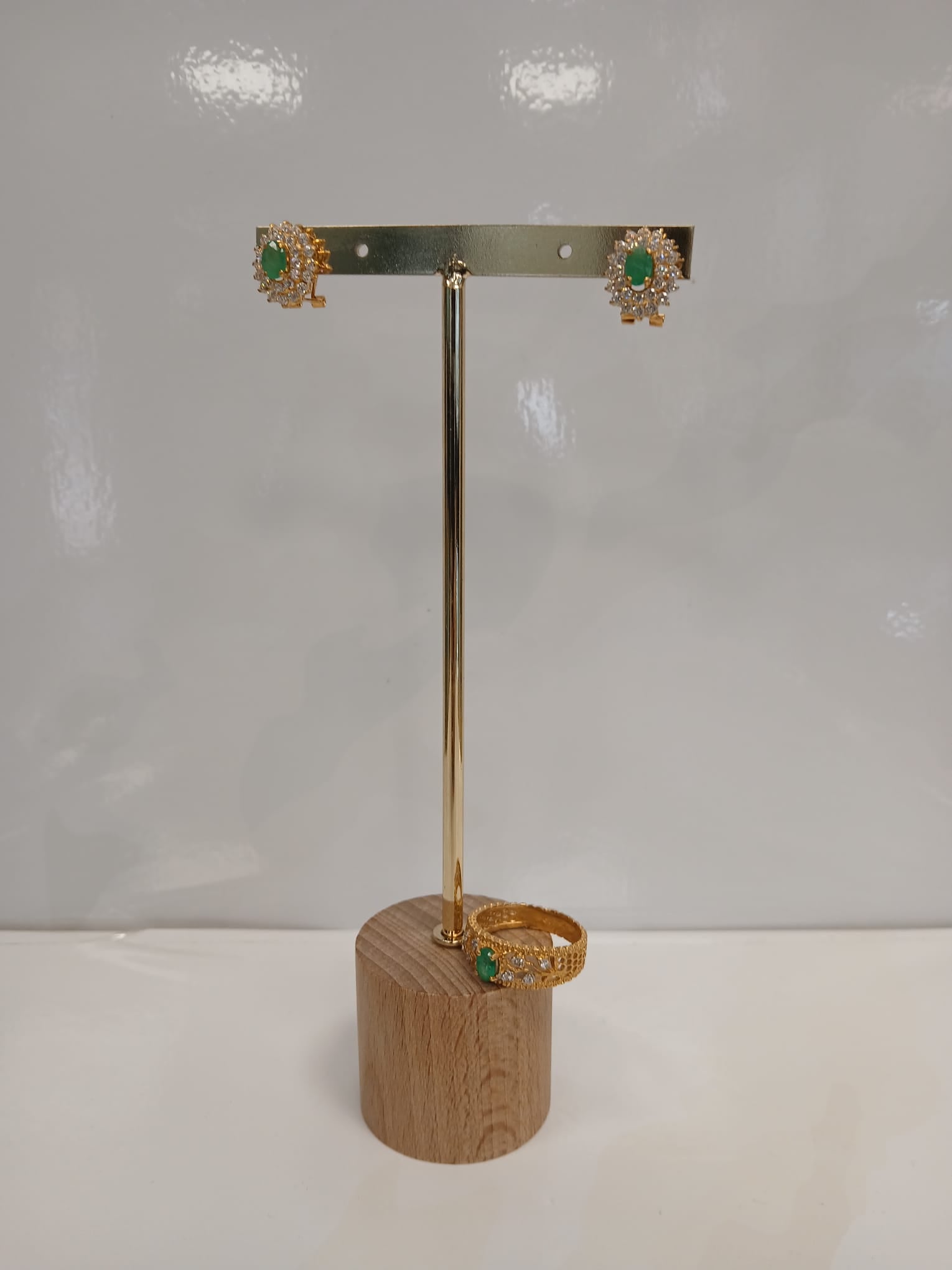 Conjunto en Oro 18kl con Circonitas y Piedra Verde