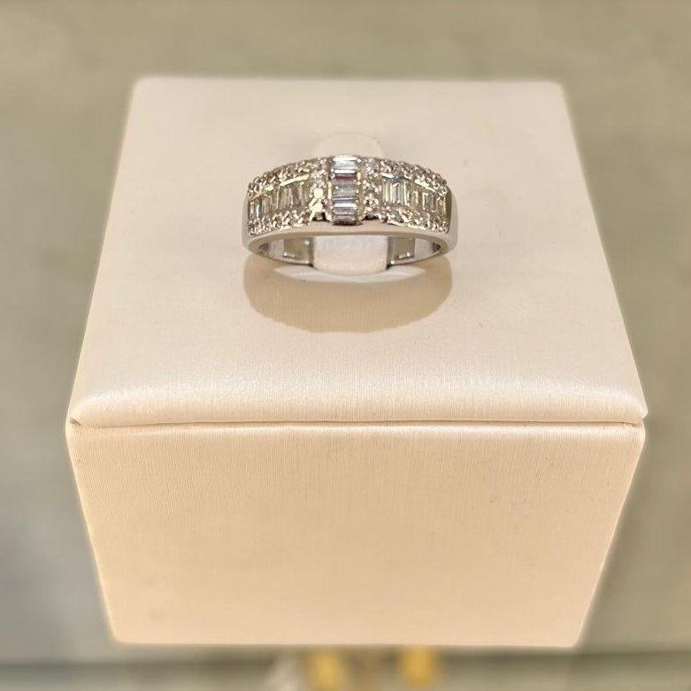 Sortija de oro 18kl con diamantes