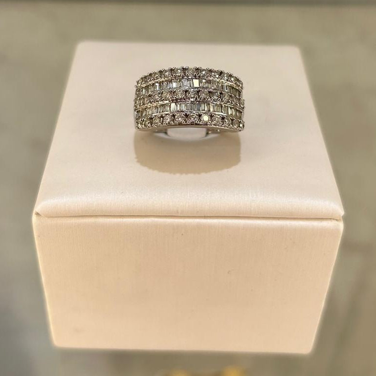 Sortija de oro 18kl con diamantes