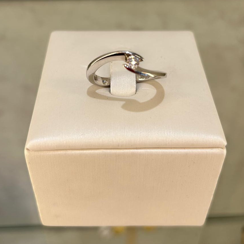 Sortija de oro 18kl con diamantes