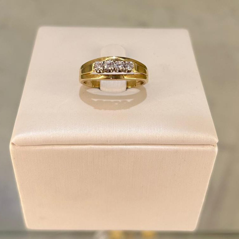 Sortija de oro 18kl con diamantes
