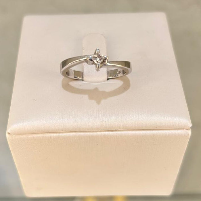 Sortija de oro 18kl con diamantes