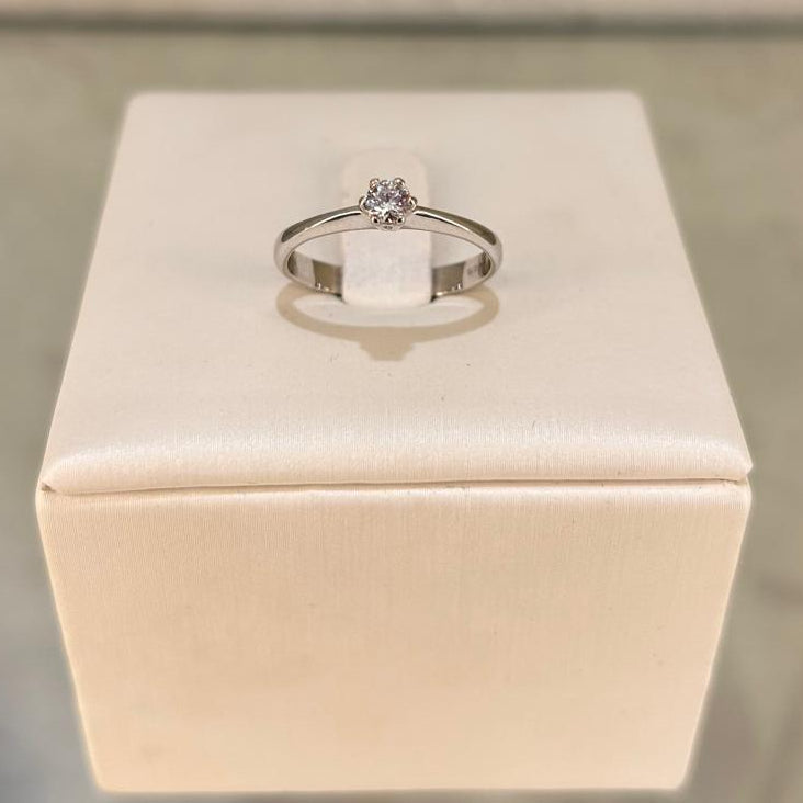 Sortija de oro 18kl con diamantes