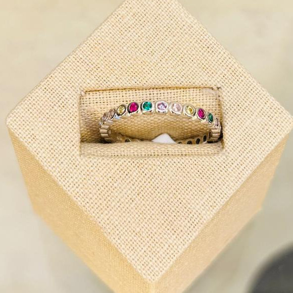 Anillo de plata con piedras de colores