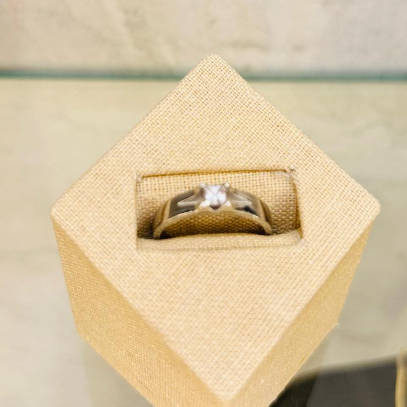 Anillo de plata con circonita