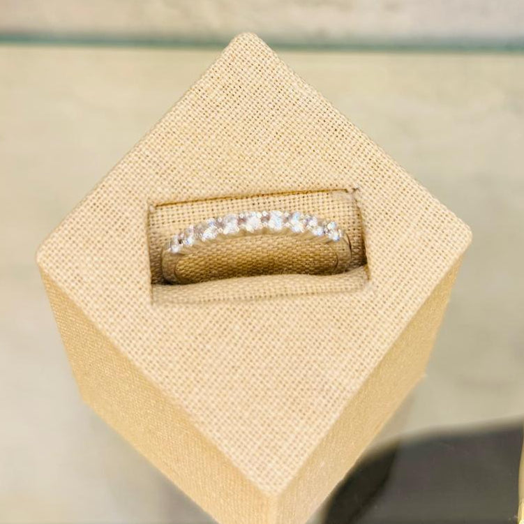 Anillo de plata con circonitas