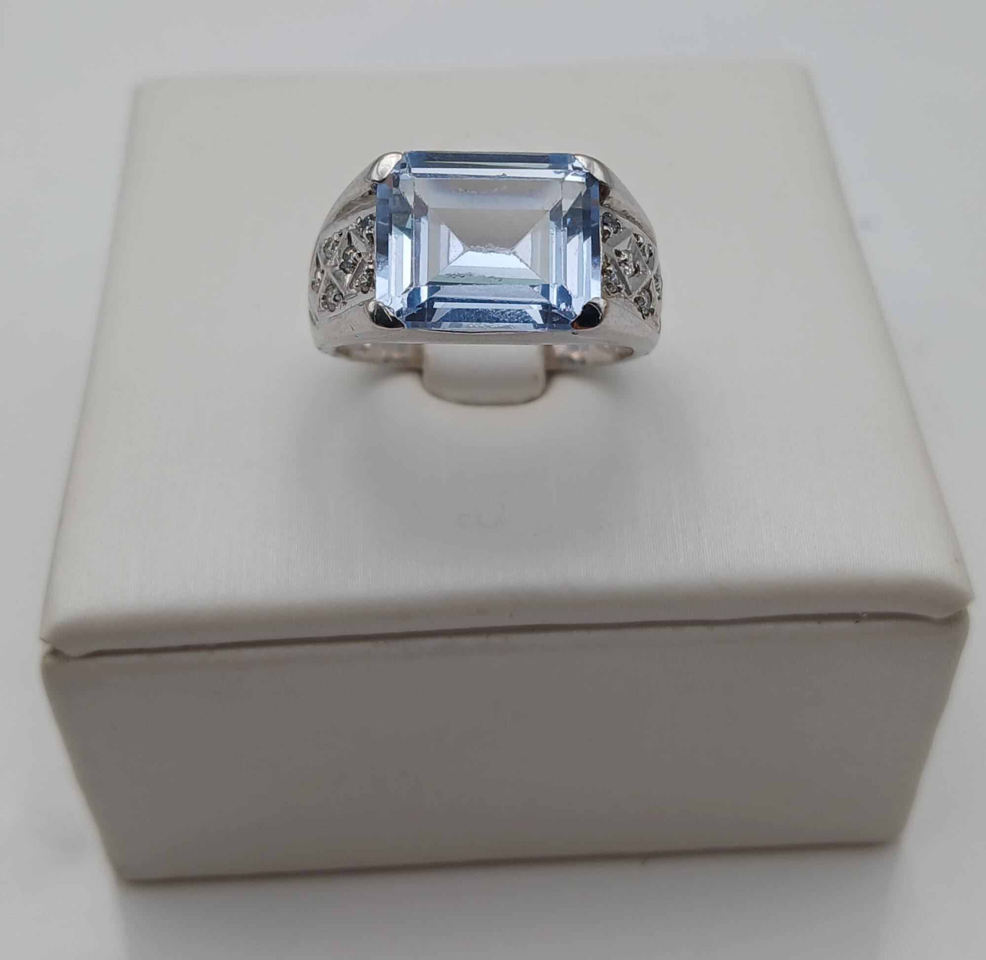 Anillo en Oro Blanco 18kl