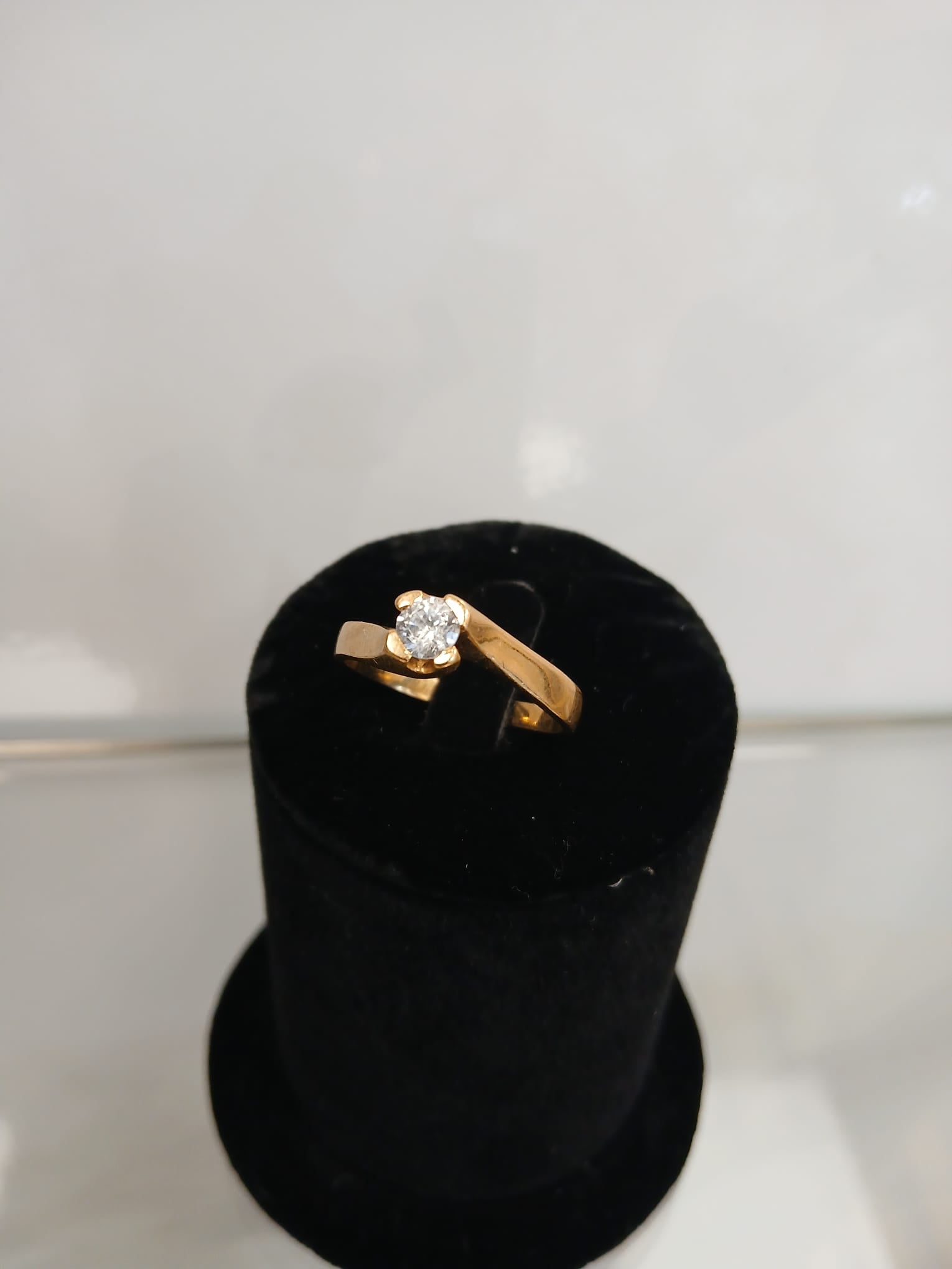 Anillo solitario en Oro 18kl