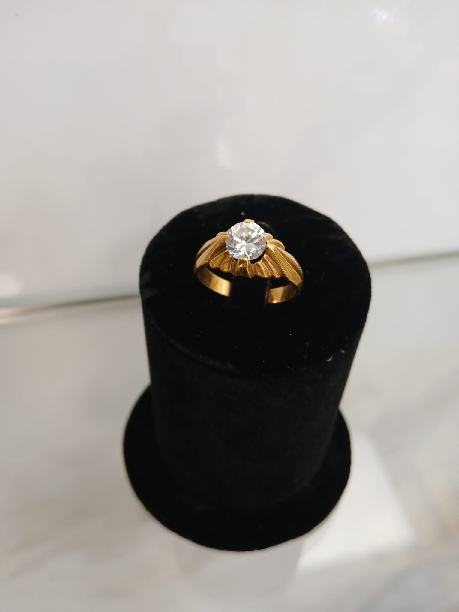 Anillo solitario en Oro 18kl